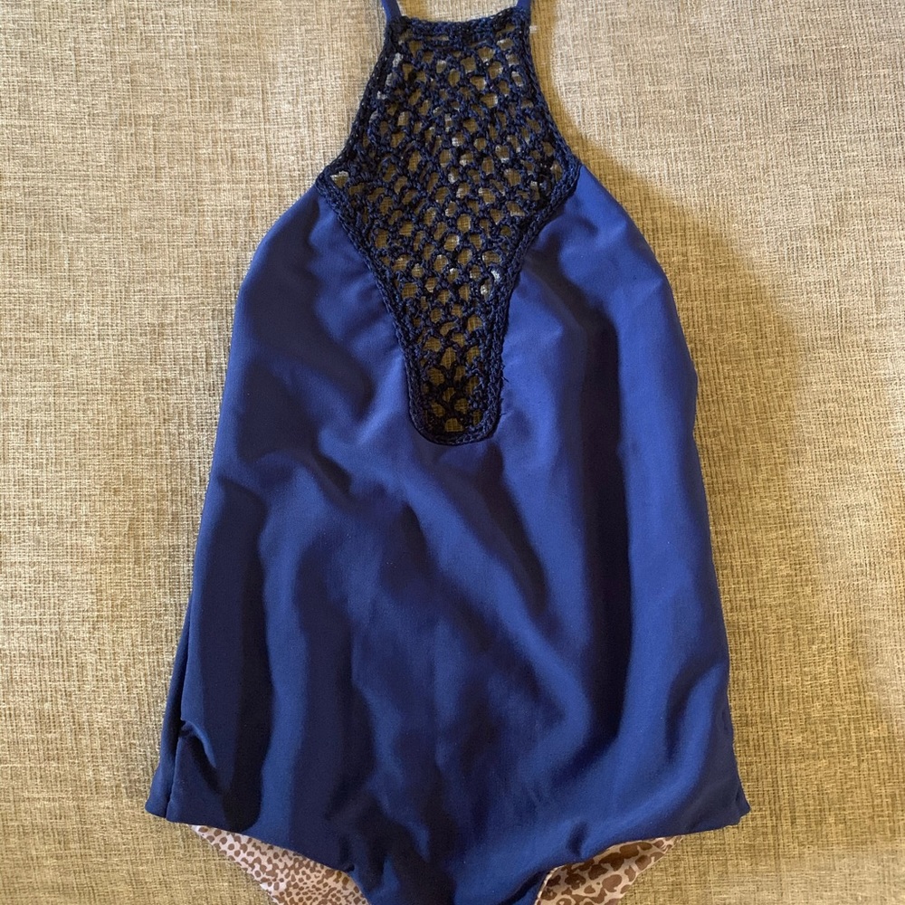 Acacia girls one piece swimsuit size M (2-4)